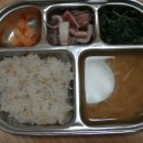 6월 25일 잡곡밥, 팽이버섯된장국, 오징어숙회, 쑥갓나물, 김치 이미지