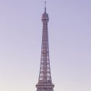 회사에서 잠시 쉬면서 에펠탑 사진 올리기 이미지