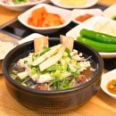 엄마의 김치찌개 밥상 이미지