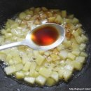 아이 반찬 식당에서 나오는 쫀득한 간장 감자조림 만드는 방법 이미지