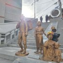 피난을 떠나는 가족 이미지