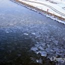 계속되는 한파로 하얗게 얼어붙은 한강 이미지