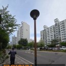 아파트 단지내 차량충돌로 부러진 가로등 교체
