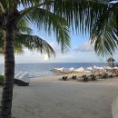 크림슨빌딩 앞 | 02. 천국 같았던, 내돈내산 세부 막탄 크림슨 리조트 후기 + 체크인 + 프라이빗 비치 + 수영장 + 꿀팁...