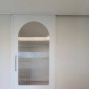 글라스스토리원호점 | [구미 현관중문] 원호자이더포레 아파트 드레스룸 중문 시공후기: '원슬라이딩 아치 디자인' 중문