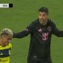 [ESPN] 루이스 수아레스, 상대 선수 향한 발길질로 출전 정지 징계 예정 - 징계시 MLS 플레이오프 3차전 결장 이미지