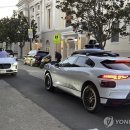 자율주행 웨이모 시장확대에 우버 "규제해야"…친구에서 적으로 이미지