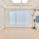 햇살품은 창 이미지