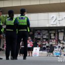 문 잠긴 핸드볼경기장 3주…경찰, '강제해산' 출구 못 찾나 안 찾나 이미지