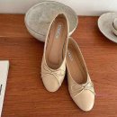 단아한 신발 이미지