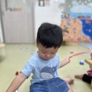 [놀이]26.07.23(목)/생일 케이크 꾸미기,습자지 비닐 물고기, 커다란 비닐 봉투 안에 넣어요, 끈적끈쩍 딱풀 이미지