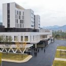 김정은, 완공앞둔 평양외곽 강동군병원 시찰..."매해 20개 시군에 병원 건설할 것" 이미지