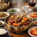 윤 궁중갈비전문점 | 갈비찜 이야기: 조선 궁중에서 명절 밥상까지, 역사·비법·지역 차이