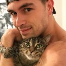 Andrés Camilo Holding A Cat(seems like cuddling, her face is telling everything 😂) 이미지