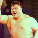 옷벗는 김경수 vs. 노래하는 김경수 이미지