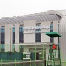 테니스장 앞 이미지