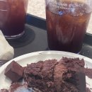 투썸플레이스 내방역점 | 자리마다 콘센트가 있는 투썸플레이스 내방역점