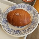 쿤스트베이커리카페 | 당진 테라스 카페, 붉은 벽돌 담장과 치즈케이크의 감성적인 만남 <커피박>