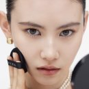 헤라 NEW 블랙 쿠션(21N1) 심층 분석: '세미매트 끝판왕'의 완벽한 밀착력과 지속력의 비밀