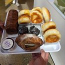 칠암사계 부산 기장에 위치한 바다뷰 대형 베이커리 카페 소금빵 칠암돌만주