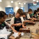 Year 3 students explored the Royal Selangor Visitor Centre. 이미지