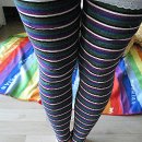 레깅스(영어: leggings)-팬티스타킹과 비슷하게 생긴 바지 이미지