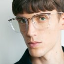 유아이 안경 이미지