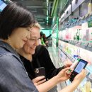 Olive Young upgrades shopping experience 올리브영, 휴대용 번역기로 외국인 쇼핑 경험 업그레이드 이미지