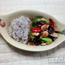 넉넉히 들어간 재료 덕에 중국집 부럽지않은 해물 잡탕밥 이미지