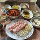 이마트24 진주초전더원점 | 기본 반찬만 20가지! 직접 구워주는 두툼한 숙성 삼겹살 맛집 [맛찬들왕소금구이 진주초전점]