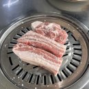 제주도 흑돼지삼겹과 김치전골의 경이로운 조화 명리동식당