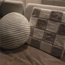 모던팩토리 | 리뷰 / 폼폼팩토리 플루밍 극세사 쿠션 방석 인테리어 추천템 후기