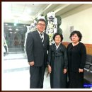 2013년5월12일 푸른초장교회 민미숙사모님 아버님 장례식장(서울대 병원)에서-춘천장자교회 목사님과 민사모님과 어머님 이미지