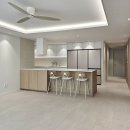 신길33테이블 | 신길래미안프레비뉴 33평 아파트 인테리어 심층 분석 | 주방 구조 변경 중심 리모델링 사례