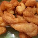 춤추는 도넛츠 나눠주는 꽈배기 이미지