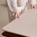 아름다운공동생활가정 | 자연을 담은 고무나무 원목과 세라믹의 조화, [오클레] 원목 양면 포세린세라믹 식탁