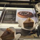 룩스굿(Looks Good) | 여의도 카라멜리에 오 | 아이스크림 라떼 디저트 맛집 IFC 카페