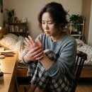 매일 보던 내 손과 손톱으로 알 수 있는 우리 몸속 신장 '이상 신호' 5가지 이미지