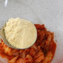 비 오는 날, 밀가루 없이도 바삭한 김치전 만드는 법 이미지