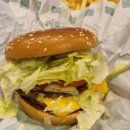 21세기주유소 | 맥도날드 바질 크림치즈 버거 솔직후기! 진월동 맥날에서 먹어본 신상 맛은?