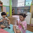 5월 27일(수) - 뜰채로 하트 모양을 건져요🩵💜 / 라켓으로 가족사진 풍선을 통통 쳐요🎾 이미지