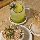 커피주의보 [제주 카페 추천] 아지트 같은 2층 좌식 공간!☕️ 디저트 찐 맛집 '<b>커피</b><b>주의보</b>' (feat. 인생 당근케이크 🍰)