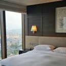 (주)해피여행사 | 서울: 그랜드 하얏트 서울 야외수영장 무료 선베드 예약후기 QR코드 공유