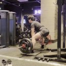 스쿼트 200kgx1 180kg 4x2 프론트 스쿼트 120kgx10 벤치프레스 140kgx1 리버스그립벤치프레스 110kg 5x3 이미지