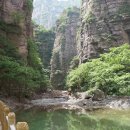 계곡속의바위집 이미지