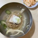 슬픔은 늘 떼로 온다 기쁨은 없다