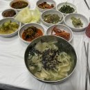 웃는돈지 국수가 이미지