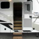 2008 Damon Outlaw 3611 37` Toy Hauler price: US $74,900.00 이미지