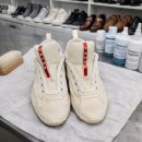 운동화의 품격 | 명품 신발 세탁 해도 될까? 프라다 운동화 얼룩제거 사례로 관리해봐요