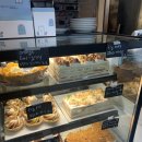 엔티크 | [브레니파이칸틴(BREANNY PIE CANTEEN)] 맛있는 빵들과 조각케익, 엔티크한 실내 공간 솔직 후기